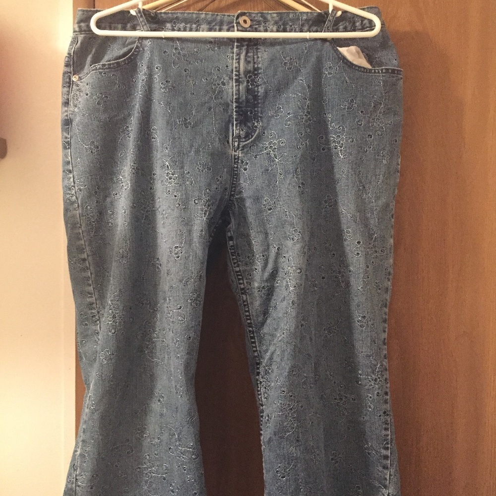 Northern reflections embroidered capri jeans